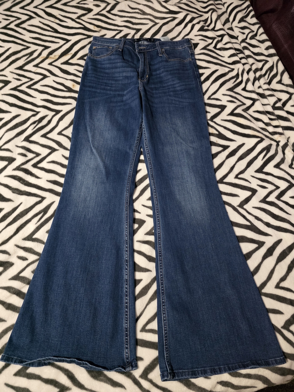 Hollister Women's Wide-Leg Flare Jeans in Dark Blue Wash